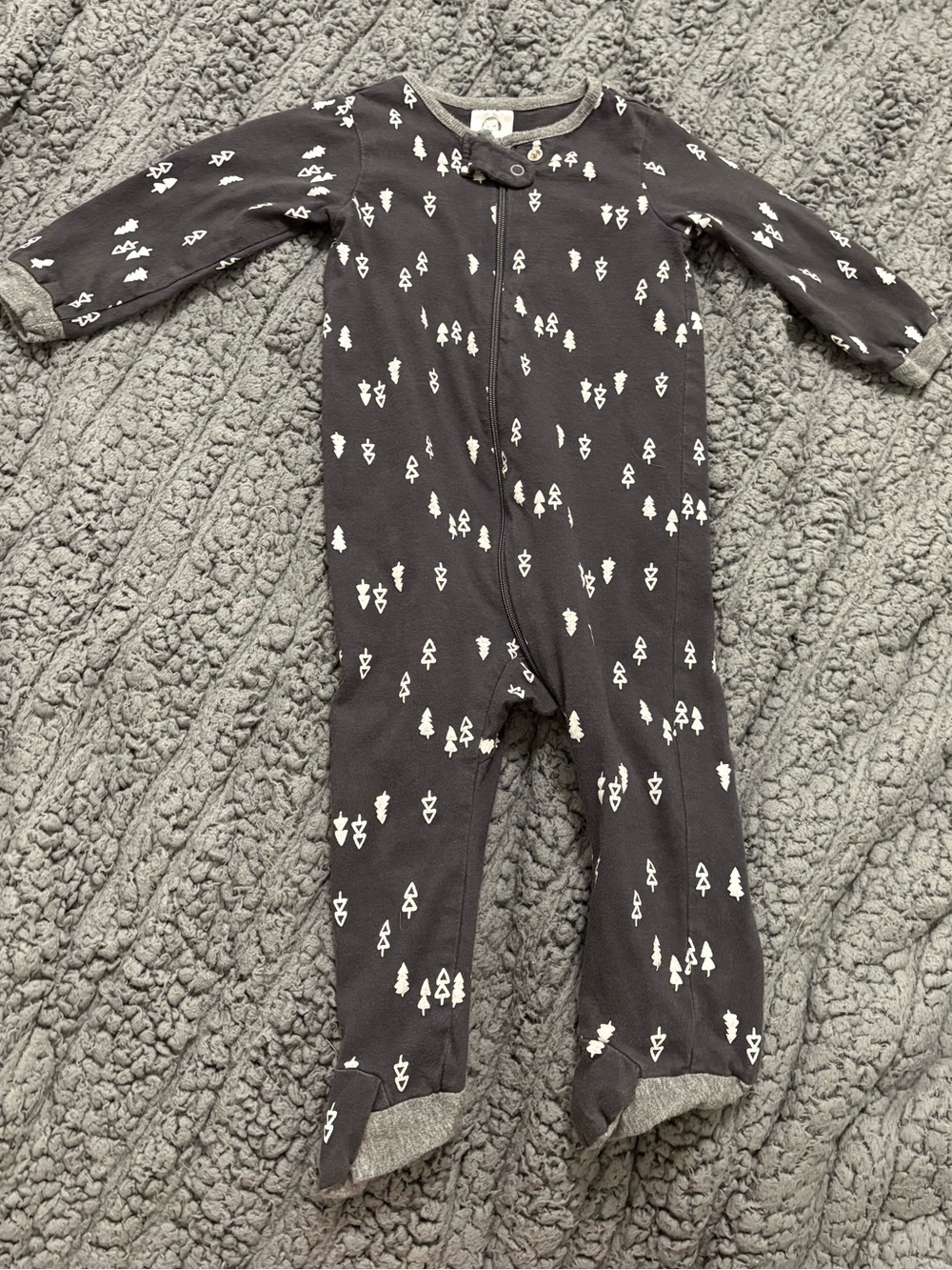 GERBER | Dark Gray Footed One-Piece with White Tree/Arrow/Chevron Print